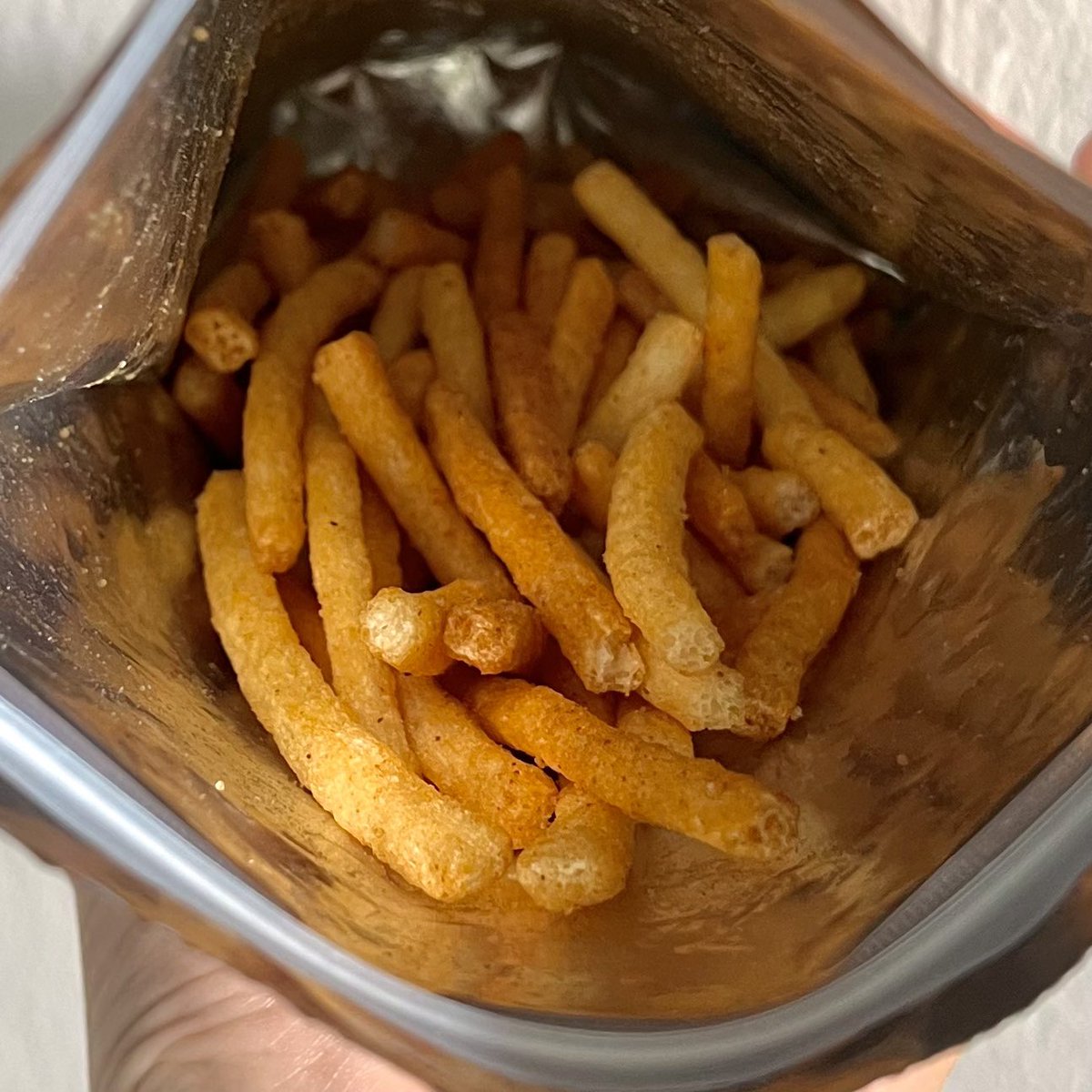 โหหหหหห ขออวยยศให้คนคิดรสชาติก๋วยเตี๋ยวเรืออันนี้เลย ตอนกินคำแรกคือตกใจมาก เหมือนตักเล็กน้ำตกใส่ปากอ่ะ กลิ่นกระเทียมเจียวเอย กลิ่นผักโรยเอยเตะจมูกสุดๆ ใครไม่ได้กินก๋วยเตี๋ยวเรือนานๆ กินอันนี้แก้ขัดก่อนได้เลย ทับใจ🫶🏻🥹