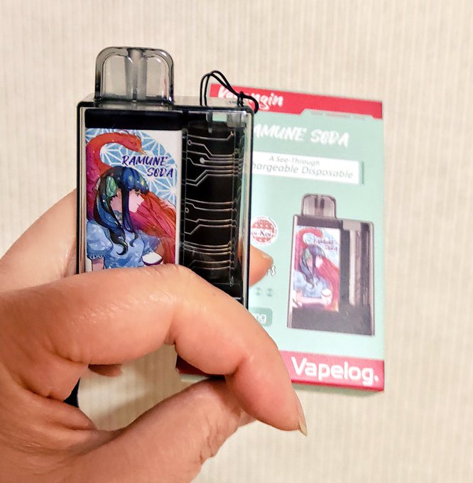 こんな大きさで
ストラップホールが
あるのでネックストラップ
付けました。
#vape 
#ベイプエンジン
#mklab 