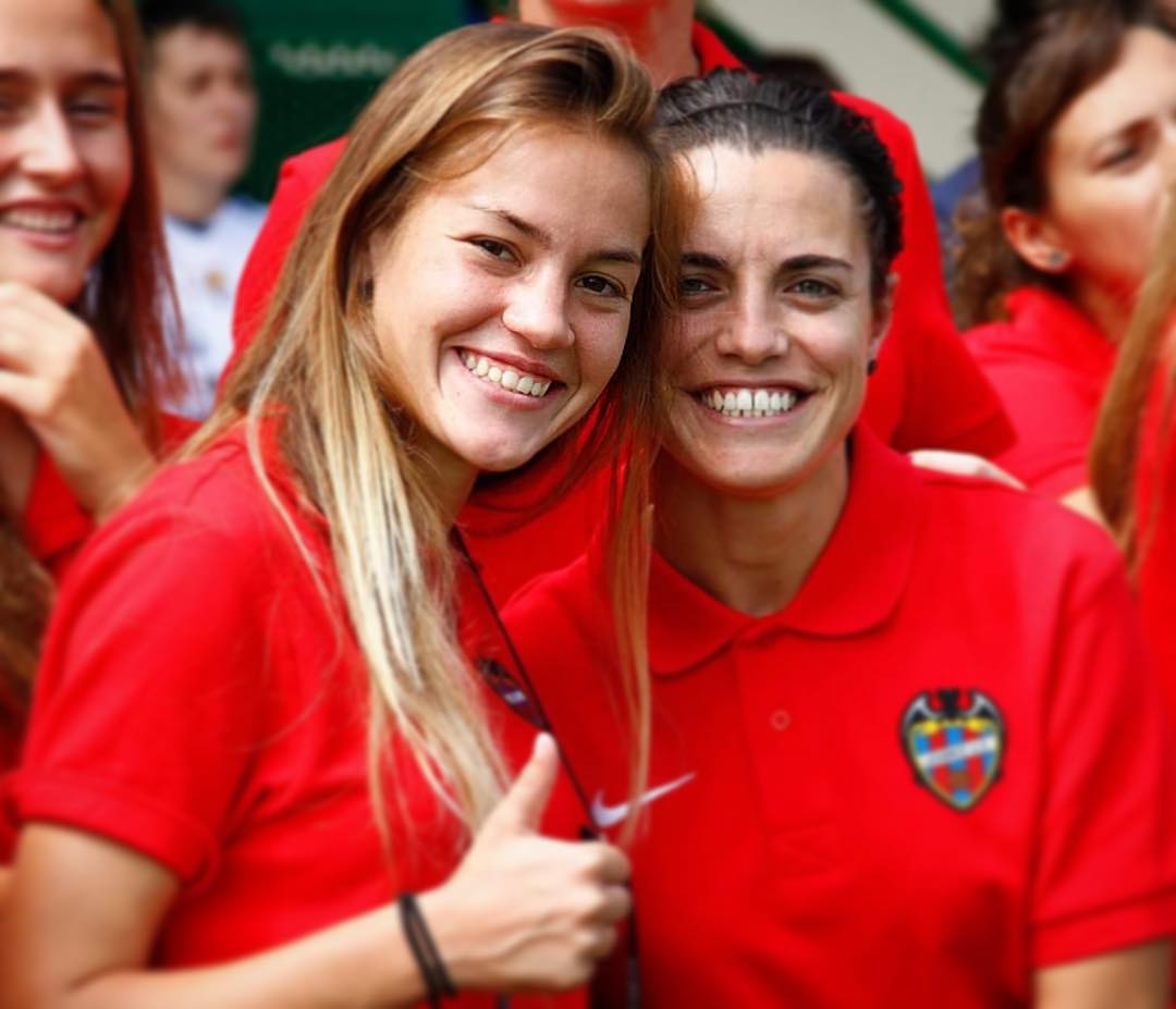 SpheraSports's tweet image. 🗣 "Al fútbol le debo mucho por darme una amiga para toda la vida"

🗣 "Fue como una hermana mayor para mí"

🗣 "El fútbol me dio la oportunidad de pasar mis mejores años cerquita suya"

🗣  "Nunca le agradeceré lo suficiente todo lo que hizo por mí"