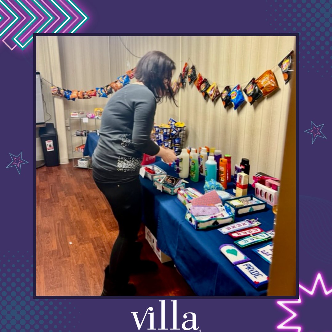 It was an exciting day at #VillaAtSilverbellEstates last Friday as they opened their NEW #resident #store!
To kick off the #GrandOpening, #DJBob hosted #karaoke!' 💜🎤🎶

#Villa #WeMakePeopleBetter #healthcare #eldercare #nursingcare #seniorcare #care #karaokeparty #singing #DJ