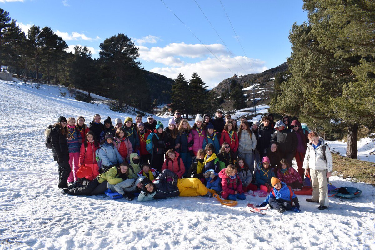 El dissabte passat vam anar tot l’agrupament a trepitjar la neu de la Molina❄️☃️

#manlleu #socdecau #neu #molina