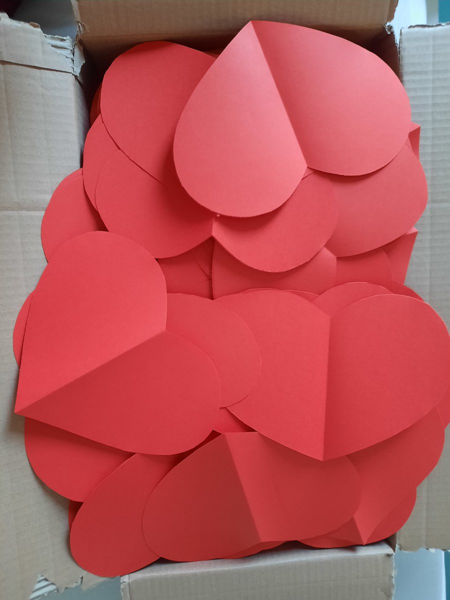 ceceliineee's tweet photo. Already finished ~2300 hearts for the #HeartOceanProject at the a
Ateez concert in Berlin ❤️ i still have time to cut more! If anyone doesn't have time but maybe wants to sponsor me some paper, hit me up ✨️ https://t.co/cNJSyP96O5