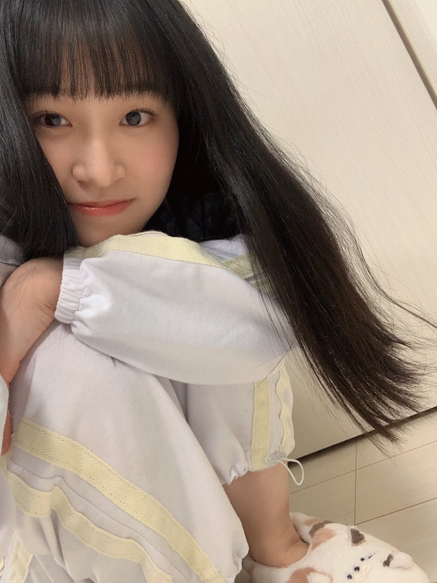 1127miumiu's tweet photo. 準決勝頑張っていくべ👍🏻
なんか動画審査なんかもあるらしい(初耳学👂)
今日今このジャージ着とるんやけど着替えた方が良いかな?笑
流石にジャージ笑笑
#SHETHREE
#SHETHREEオーディション https://t.co/zrgj7NboEA