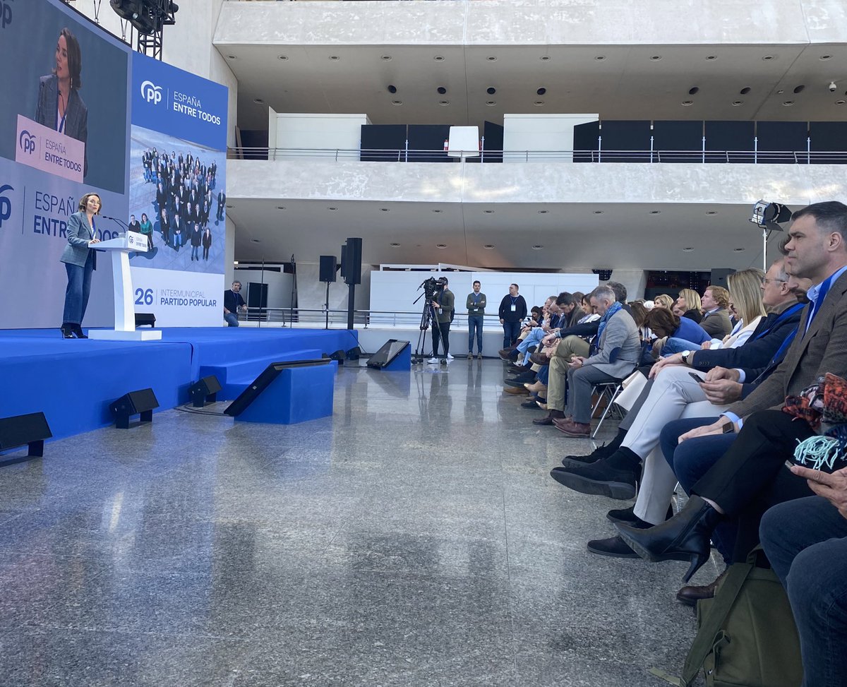 javiergar_'s tweet photo. «Las mujeres no son un juguete que subastar. Todavía nadie del Gobierno ha asumido responsabilidad política por la ley del ‘solo sí es sí’». @cucagamarra en la Intermunicipal de Valencia. Se puede decir más alto pero no más claro. https://t.co/UQKQgGgOr4