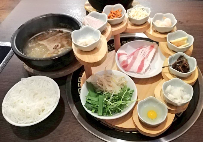 台湾FF初日お疲れさまでした!今日の晩餐食彩雲南の薬膳酸辣米麺 