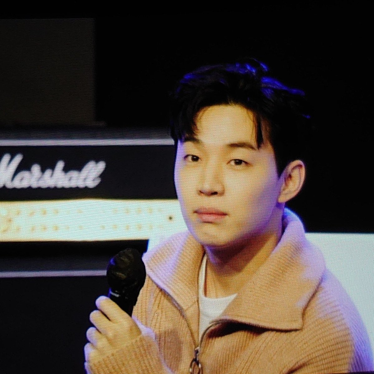 henryljpf's tweet photo. 230204 #Henry #moonlight pre
Henry was very handsome, though he said his face was swollen from eating too much in Paris✨✨ https://t.co/7WKvzpAyFz