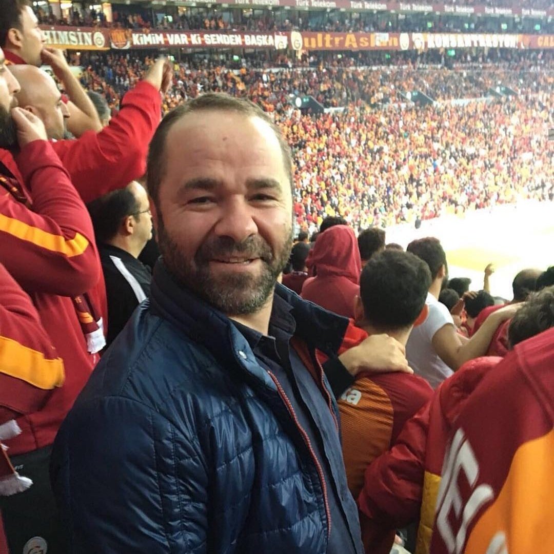 AlihanBaskan222's tweet photo. @TGJanBaskan Kaç tane rengin var Janjan Anadolu'nun abisiyiz diyip sağda solda boş boş böbürlenip bizansın her rengine bürünmüşsünüz. Abi görmek isteyen Anadolu'nun tam ortasında ki Yıldıza baksın. https://t.co/4ByBoySfYE