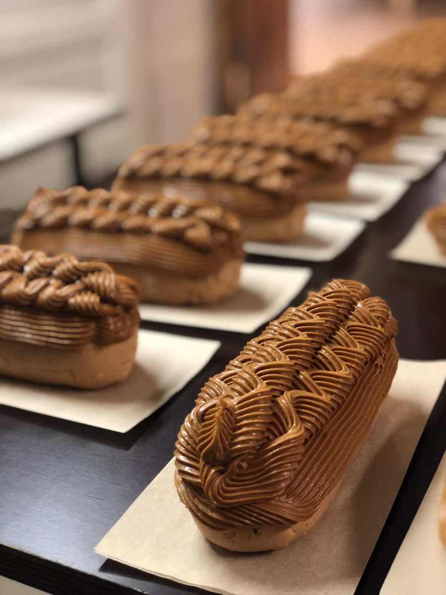 Tikko tapusi Krējuma Pagale! 🧡Ja atbrauksiet pie mums uz Kombinātu Skrīveros šodien, satiksiet meistari  Intu, kuras meistarīgo roku pieskārienā Krējuma Pagale top jau no 1978. gada! Nedēļas nogales akcija te 🫶skriverugotina.lv