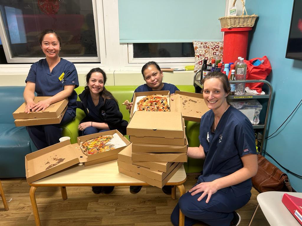 Another trolley load of Pizza dropped to our amazing dr’s & nurses at @StGeorgesTrust last night - funded by @CriticalNhs . Thank you #NHS for all you do in looking after us 🌈💙#CovidWarriors #nhsheroes #NHSCrisisNow #nhspayrise #nhsstrikes #doshfornosh