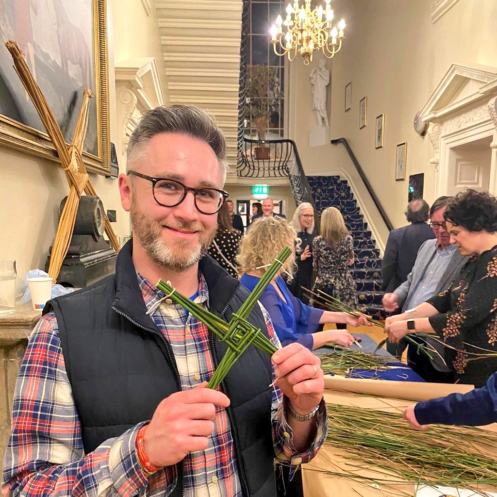 garymckeown's tweet photo. Very proud of myself at my first go at making a St Brigid's cross! Great night's craic at the @Naomhbridclg St Brigid's Miscellany 🎻🖌️📖 https://t.co/UYiG2T79FR