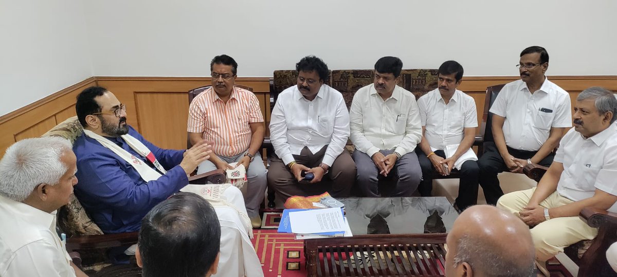 lubindia's tweet photo. #LUB #Coimbatore team interacted with Hon'ble Union Minister of State for Skill Development &amp; Entrepreneurship and Electronics &amp; Information Technology @Rajeev_GoI in Coimbatore. He assured Tamil Nadu's first District #Skill_Development_Center at Coimbatore and requested to.. https://t.co/0f5vAa7U9M
