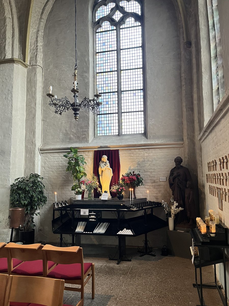 ziekenverzorger's tweet photo. Een kaarsje π―οΈ gebrand in de kerk βͺοΈ voor jullie allemaal π ππ» #kerk #geloof #parochie #zevenaar https://t.co/ZfAn0csHSk