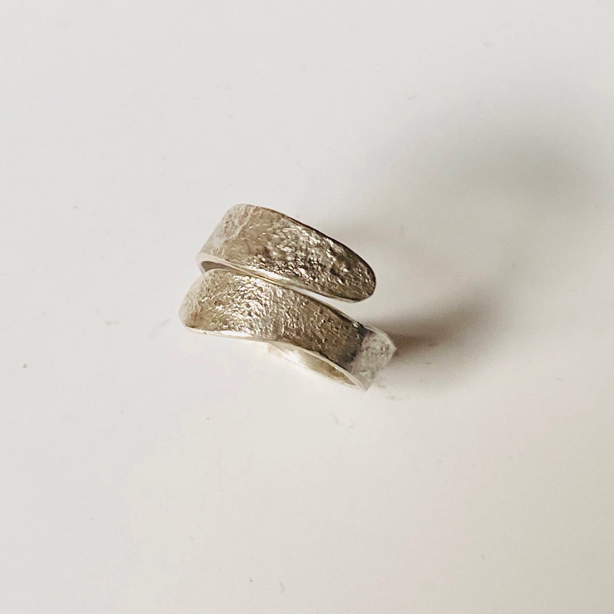 Freue mich, euch diesen Artikel aus meinem Shop bei #etsy vorzustellen: Offener Silberring "Geschmolzen" etsy.me/3Y32zTR