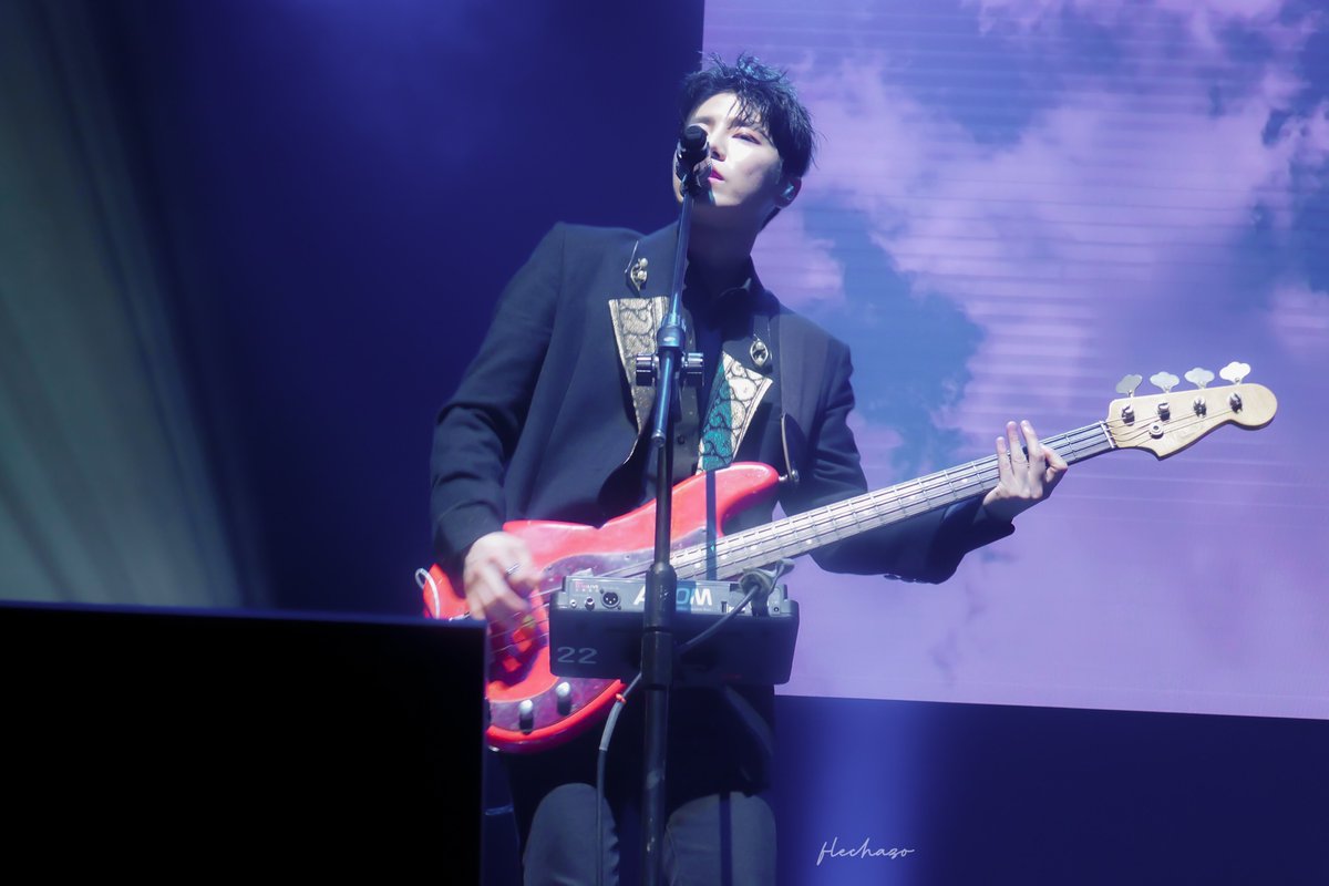 230111 
I love how he makes me feel, like anything’s possible, or like life is worth it.
#이재형 #재형 #TheRose #더로즈