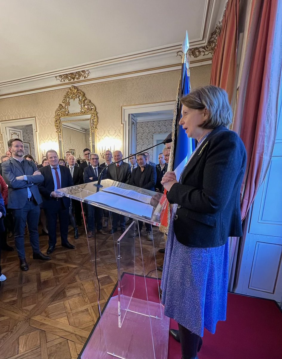 DeputeCausse's tweet photo. 📆 Retrouvez mon agenda de la semaine 

Dans les Landes 🌳

🔹J’ai souhaité mes vœux aux institutions et aux Landais lors d’une cérémonie organisé à Saint-Martin-de-Hinx 

🔹J’ai participé aux vœux de Madame la Préfète des Landes https://t.co/V14tqJtR0Y