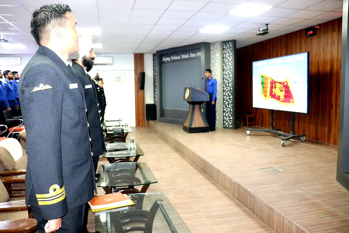 IN_Valsura's tweet photo. #BridgesofFriendship

Happy 75th Independence Day to all #SriLankaNavy alumni &amp; trainees of #INSValsura, #IndianNavy

This special day was commemorated by a cake cutting and warm felicitations to #SriLankaNavy trainees undergoing IT &amp; Electrical Specialisation Courses @IN_Valsura https://t.co/NcEhe2ORyz
