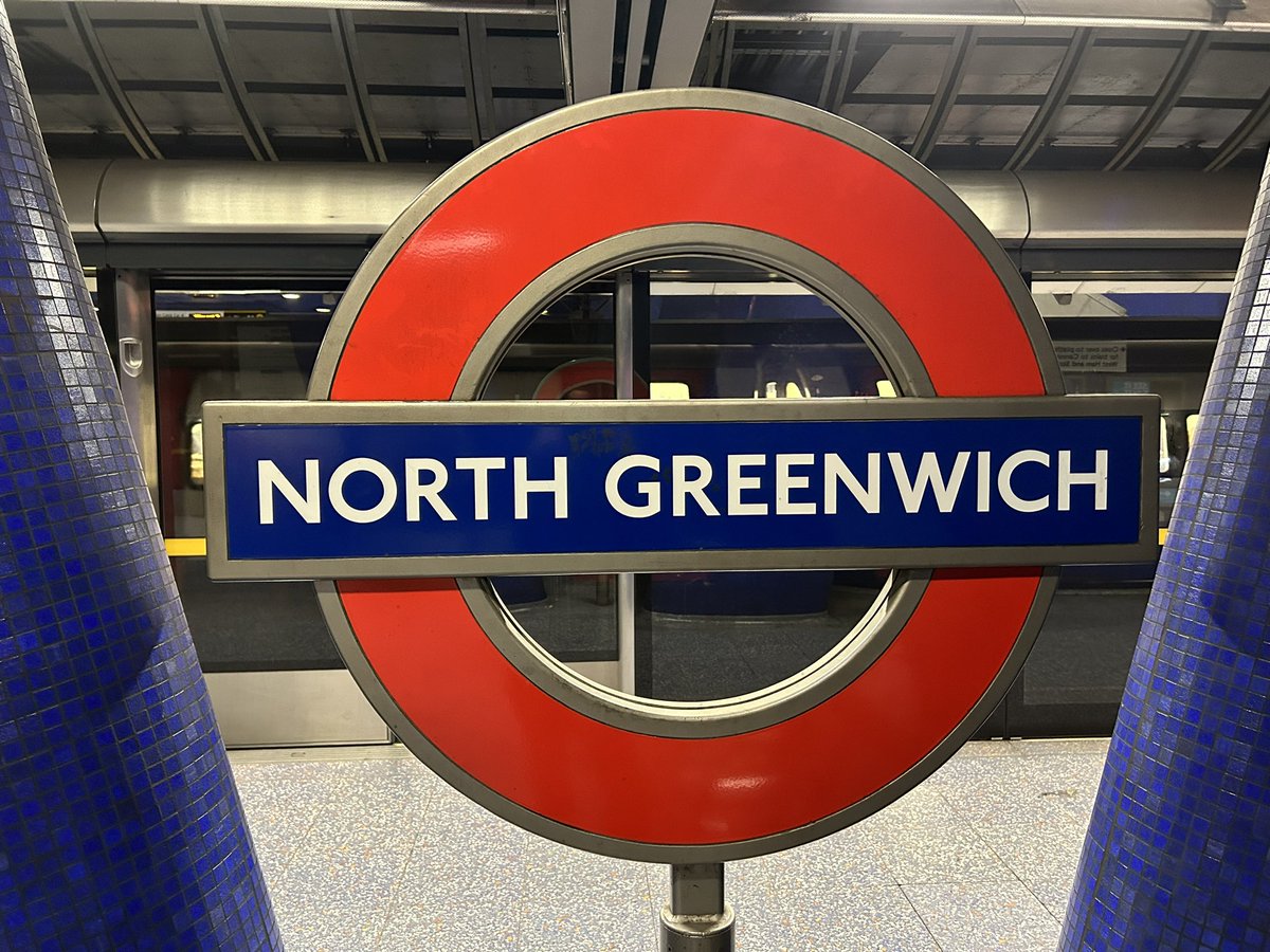 ⚪️ Today’s adventure begins! 😃

#northgreenwich
#londonunderground
#tube160