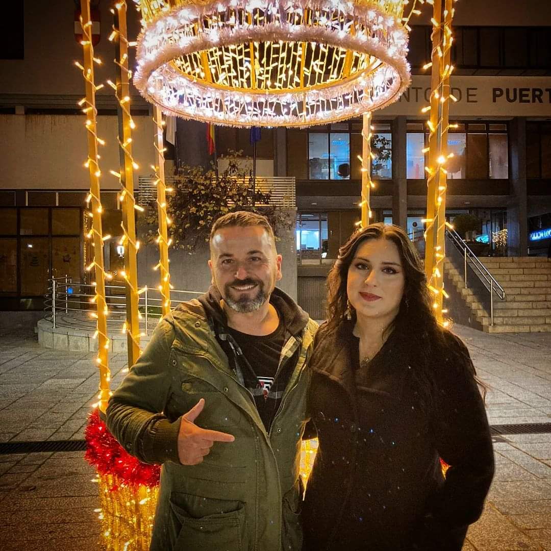 El Club de los Curiosos nos da muchísimo, tanto que oyentes que ya son amigos como Mireia de Teruel, cruzan media España para disfrutar del último trabajo del Glan Lidel y Suko en Puertollano. 

No hay dinero que pague semejantes muestras de cariño...

GRACIAS!!!