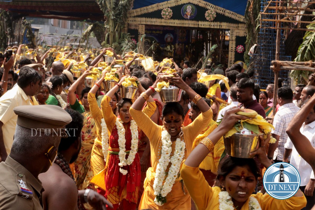 dt_next's tweet image. On the occasion of "Thai Poosam", devotees performed fire walking and took kavadi at Vadapalani Murugan temple today.

📸 @AnandBabu1813 

NOTE: Thread (1/2)

#ThaiPoosam #devotees #Firewalking #Kavadi #VadapalaniMuruganTemple #MuruganTemple #Chennai