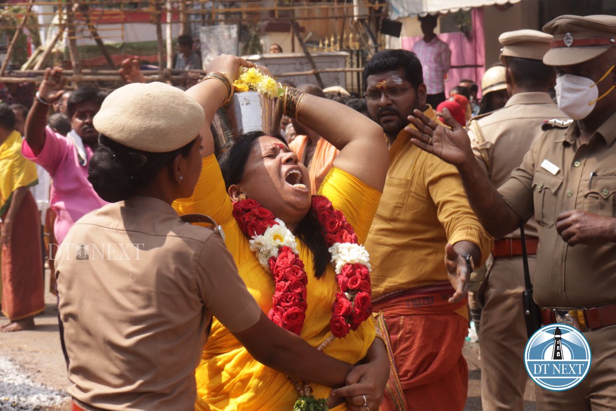 dt_next's tweet image. On the occasion of "Thai Poosam", devotees performed fire walking and took kavadi at Vadapalani Murugan temple today.

📸 @AnandBabu1813 

NOTE: Thread (1/2)

#ThaiPoosam #devotees #Firewalking #Kavadi #VadapalaniMuruganTemple #MuruganTemple #Chennai