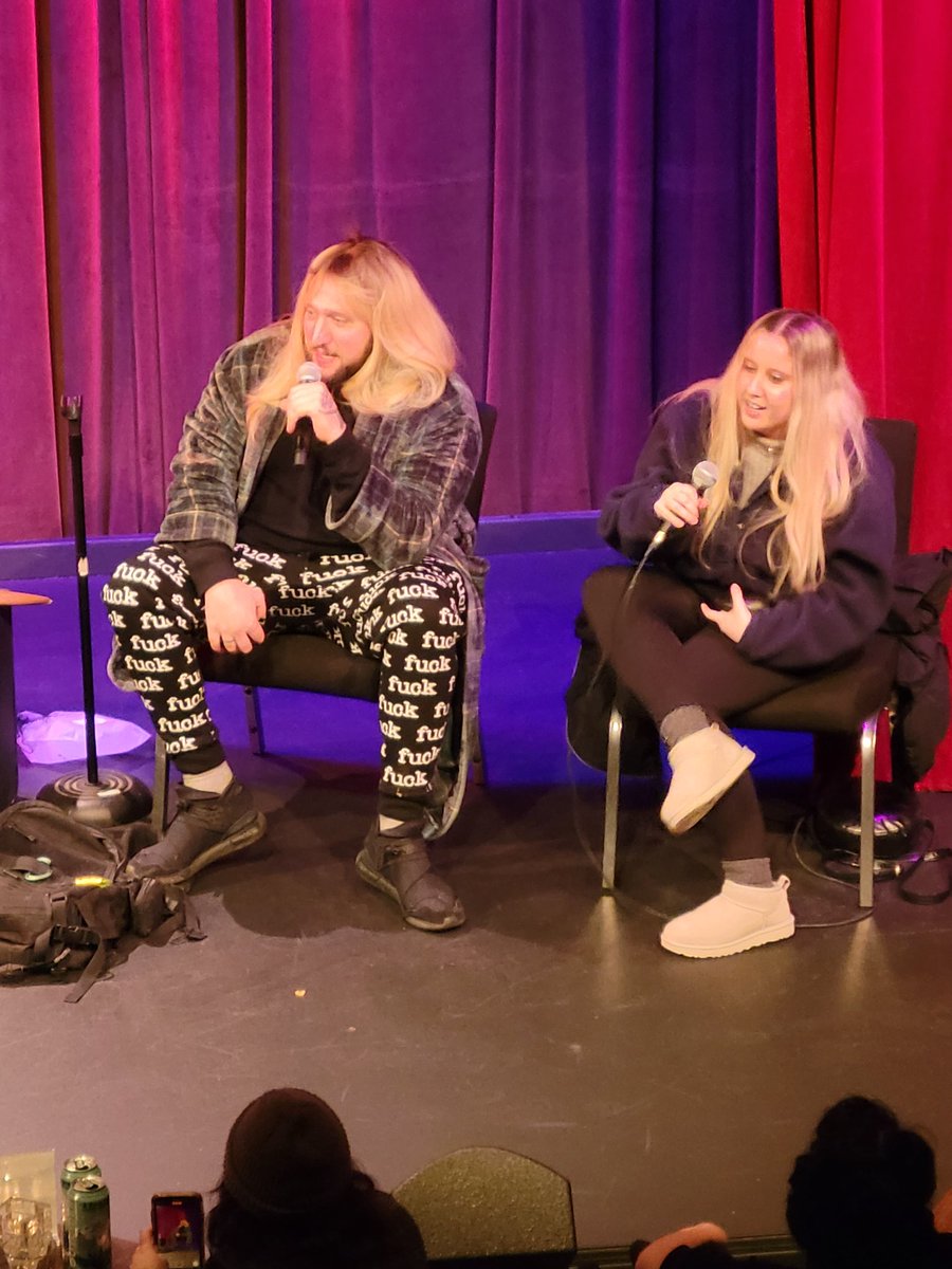 JulietTangoM's tweet photo. @why_sophie_why You almost look like sisters in this one. https://t.co/wjrpBKdfIS