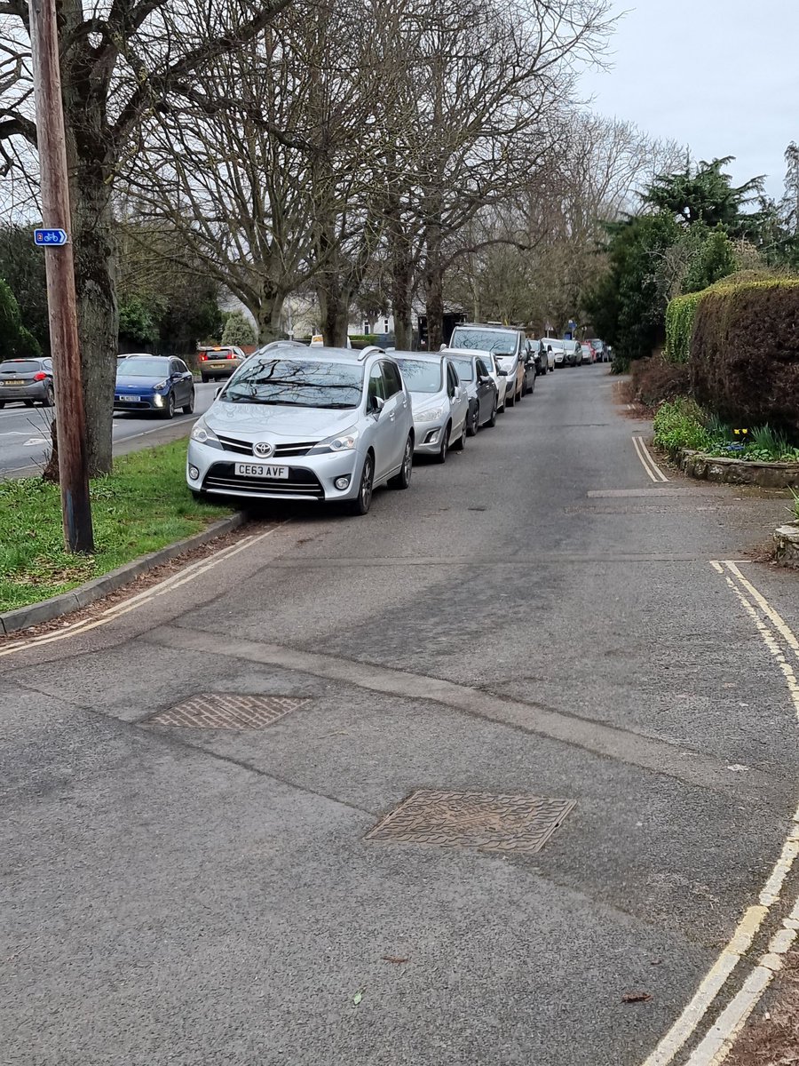 Bad parking on Topsham Road by King George Playing Fields in Exeter @DC_Police #badparking #Exeter #trafficwarden #Exetercitycouncil #Devoncountycouncil