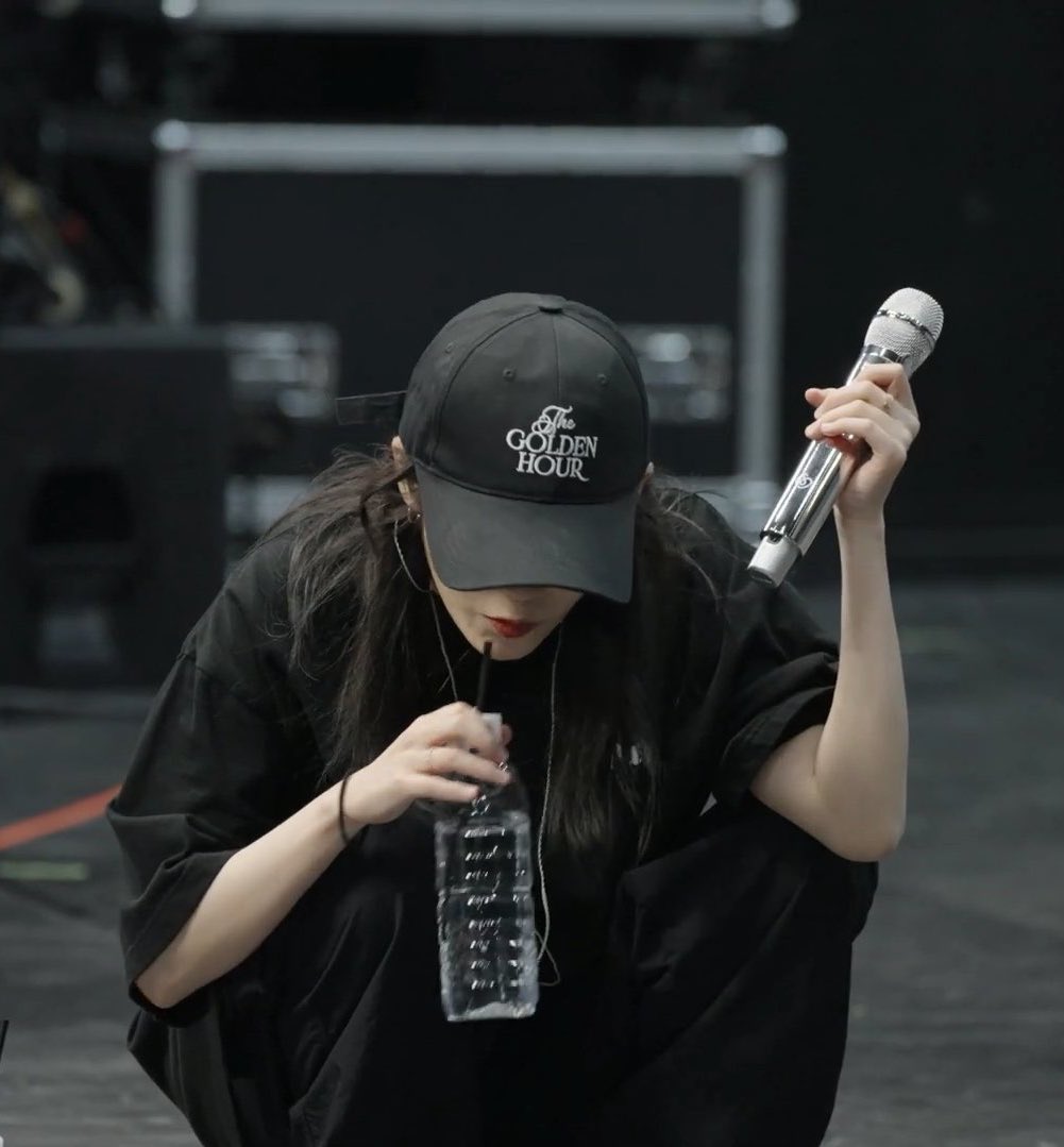 leejongsukfiles's tweet photo. crying and throwing up as i speak… https://t.co/kkuqjsVcUP