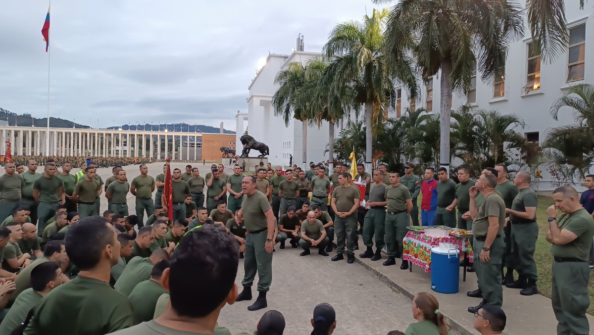 #04FEB|| hoy día de la dignidad nacional la <a href="/eing_umbv/">Francisco Jacot</a> se hizo presente junto al <a href="/cepttl/">cepttl_umbv</a> y la <a href="/Umbv_Fanb/">Universidad Militar Bolivariana de Venezuela</a> en el trote en conmemoración a tan importante día para el pueblo Venezolano.
#4FReblionContraElImperio