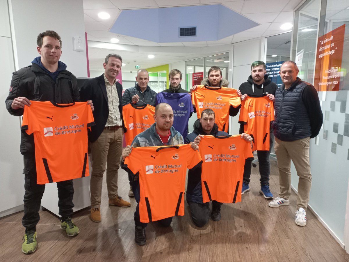 CMB Loudeac-Plouguenast (@loudeaccmb) on Twitter photo Le CMB de LOUDEAC est heureux d'accompagner les footballeurs du LOSC - section sport adapté - dans leurs prochains matchs !
⚽️Tous nos encouragements à l'équipe ⚽️🥇#LOSC
<a href="/CreditDd22/">Crédit Mutuel DD22</a> <a href="/CMBretagne/">CMBretagne</a> <a href="/cmarkea/">Crédit Mutuel Arkéa</a> Le CMB de LOUDEAC est heureux d'accompagner les footballeurs du LOSC - section sport adapté - dans leurs prochains matchs !
⚽️Tous nos encouragements à l'équipe ⚽️🥇#LOSC
<a href="/CreditDd22/">Crédit Mutuel DD22</a> <a href="/CMBretagne/">CMBretagne</a> <a href="/cmarkea/">Crédit Mutuel Arkéa</a>