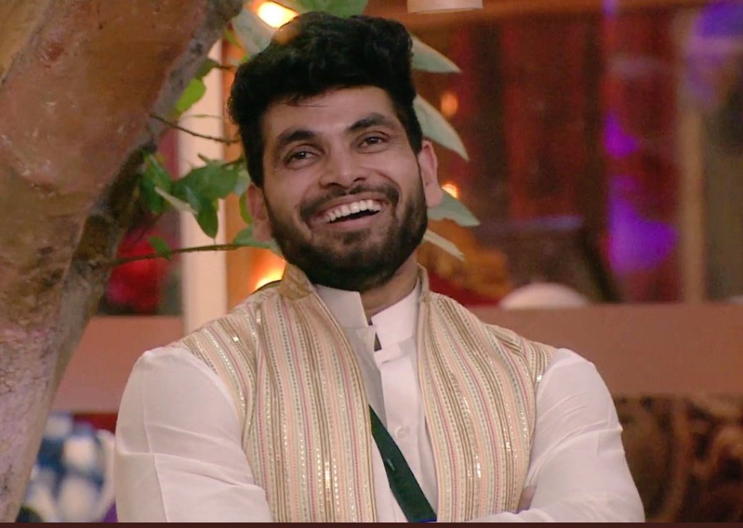 BiggbossKaTadka's tweet image. Who do you think is real among Archana and Shiv ?

Like for #ArchanaGautam 
RT for #ShivThakare 

#Biggboss16 #BB16 

Like.                       RT