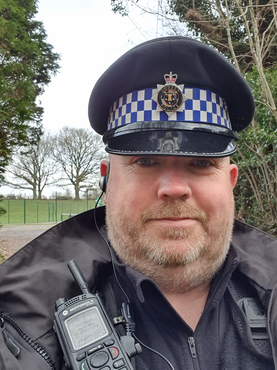 Foot patrol in #Ardingly after my beat surgery, it was great to speak with residents and local businesses. Also managed some @alertmessages sign ups #Bootsontheground #WM1Rural #CommunityEngagement #Visiblepresence #Workingtogether @sussex_police @SussexPCC @N_Watch #PCSO20088