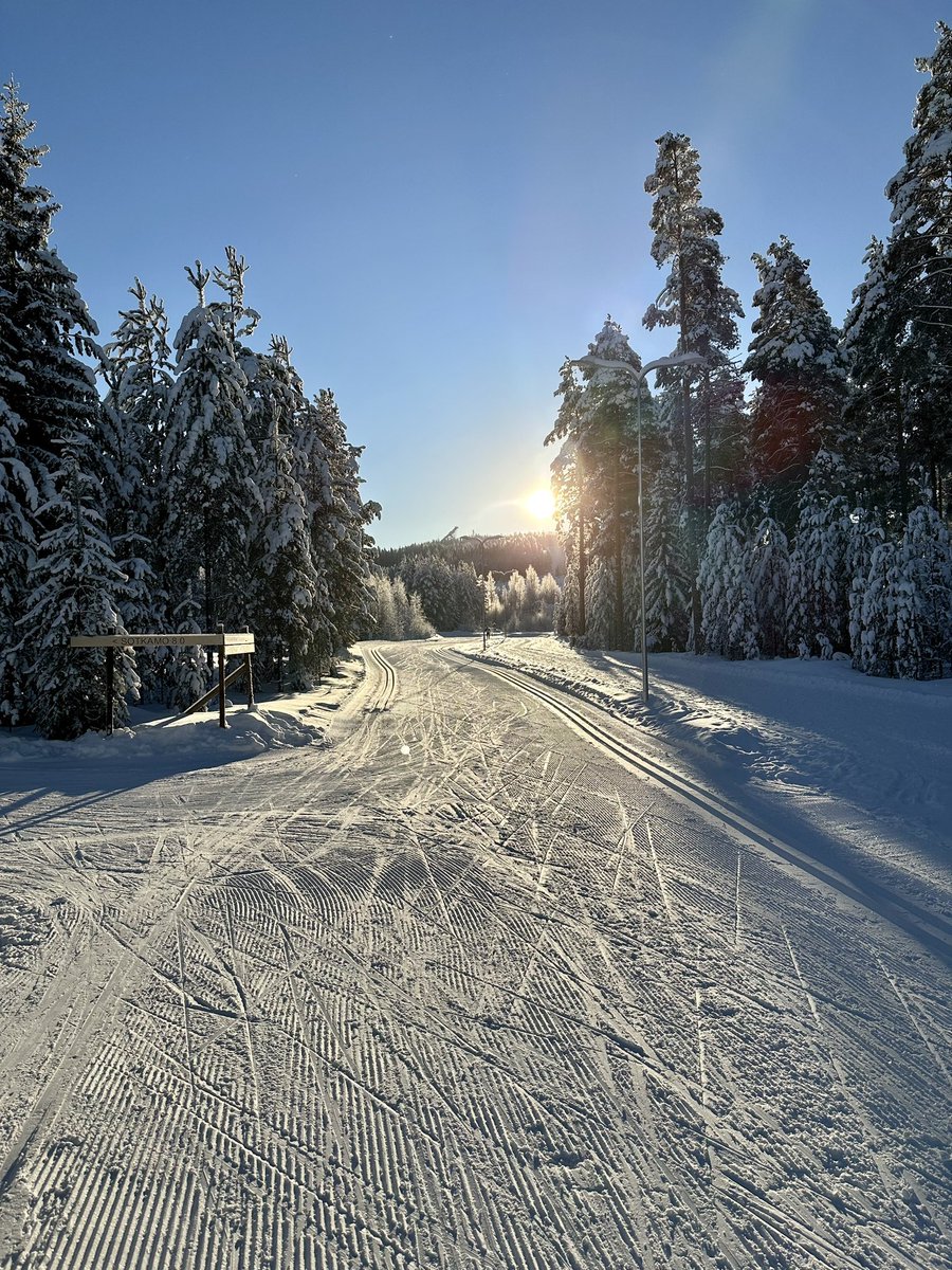 Olihan se makiata! Reilut -20 pakkasta ei tuntunut missään, kun aurinko ja positiivinen mieli lämmittivät miestä mäessä ☺️
