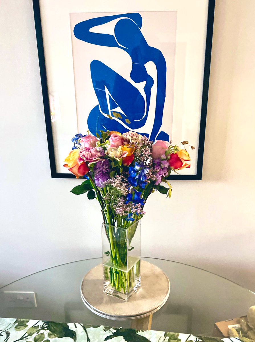 TimothyEdenRD's tweet image. Such a beautiful gift today which i received in the post - many thanks @suzyt84 for putting a smile on my face and being such a pillar of support! 

Your love for @BloomandWild is becoming my love too 🤣 they are beautiful and smell great too! 
#finalpush #chemosucks #Flowers