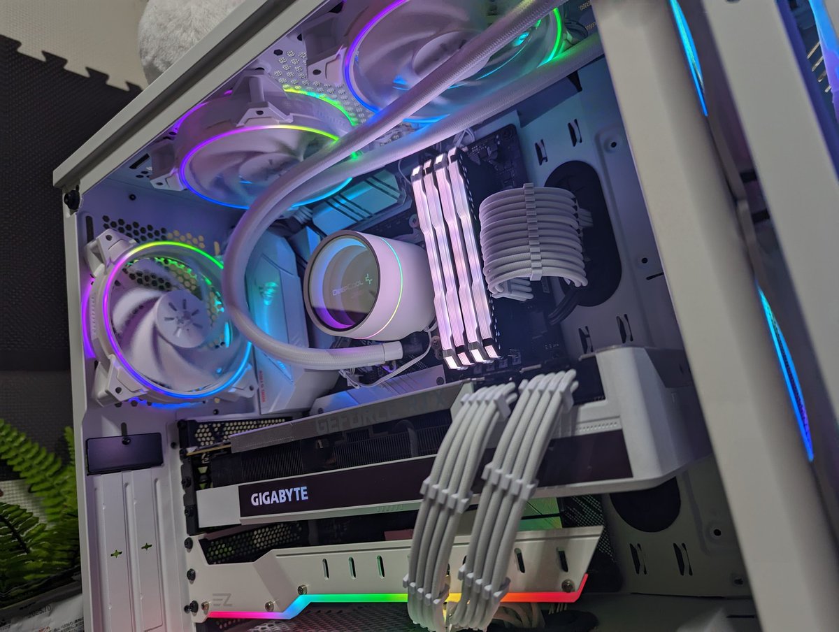 IMS1212's tweet photo. 3月くらいにこのPC丸ごと売ります
apex平均240fps↑出ます。BTOで同構成だと35万円くらいらしい

5800X(8コア/16スレッド)
RTX3080
2TB m.2
win10
超花の1000Wプラチナ��源

22万+送料くらいで欲しい人いたらDMください
※非LHRのVision3080だけで中古でも17万〜くらいします https://t.co/FTOCk6s1Np