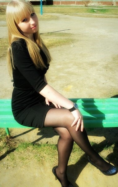 Amateur Pantyhose On Twitter Sitting On The Park Bench In Her 