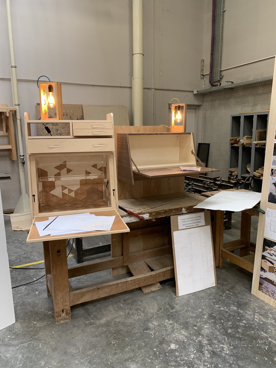 LyceePoinso's tweet photo. Participation de l’équipe filière métiers d’art à la JPO du LPO Diderot préparation du transfert des formations pôle de compétences design métiers d’art RS 2023, mille mercis aux équipes de Diderot pour l’accueil, collaboration inter-établissement en faveur de la filière 🙏 https://t.co/y08WUhm0lX