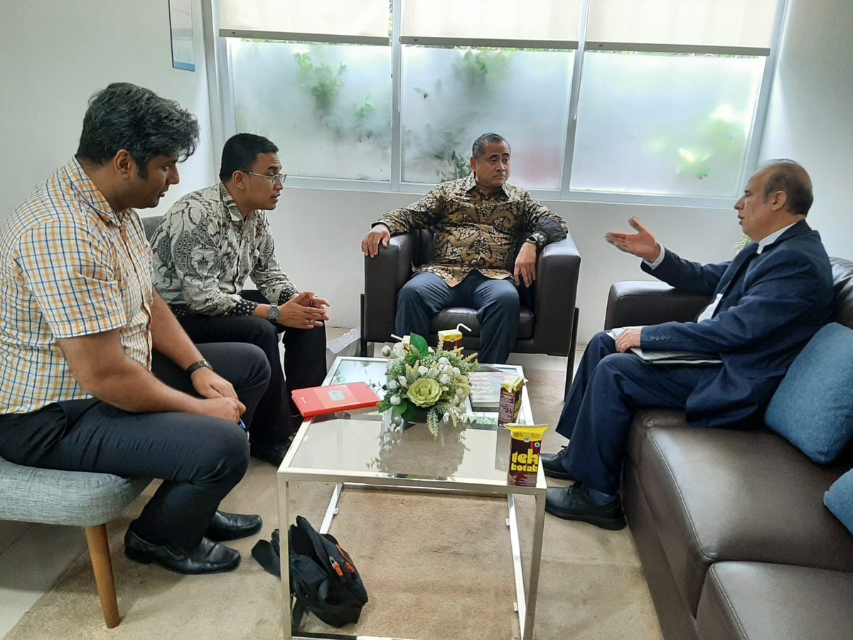 Reza Adenan tweet media