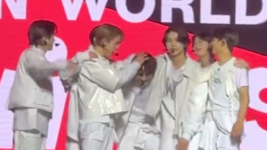 adorablywoni's tweet photo. the most precious clip you'll see tonight TT https://t.co/xB1GL8iM4l