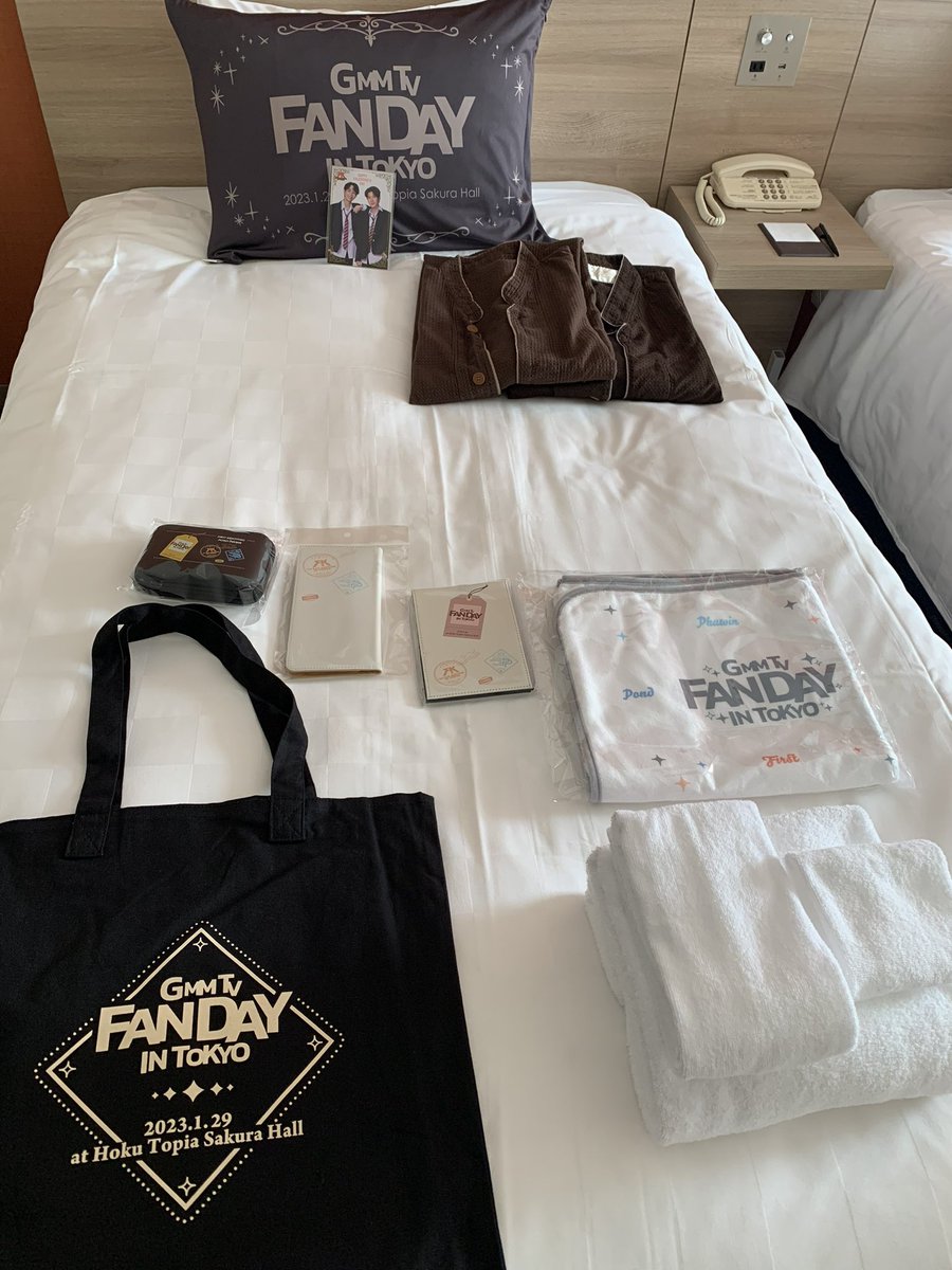 nonkichi_th's tweet photo. 1月28日14:30
ホテルチェックイン🏨
すごい!
噂どおりの仕様になっていた。
同室の方まだ…
メモを残した
#GMMTVFANDAY
#FKPPfandayxTokyo
#PremiumPlusPackage
#Firstkanaphan
#khaotungg
#เฟิร์สข้าวตัง
#PPFK来日記念振り返り https://t.co/3Pn27jNdpz