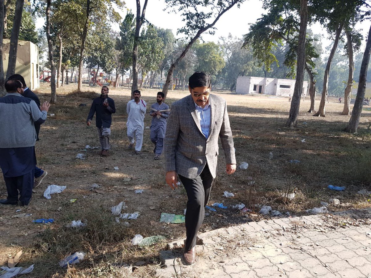 DepttTourism's tweet photo. سیکرٹری سیاحت پنجاب احسان بھٹہ نے ٹی ڈی سی پی مینیجر اور سی اینڈ ڈبلیو کے نمائندے کے ساتھ آج جلو پارک میں ٹی ڈی سی پی ریزورٹ کا دورہ کیا۔ نو سال مقدمے کے بعد اس جگہ کو حاصل کر کے یہاں کام شروع کیا گیا ہے۔
@CS_Punjab @EhsanBhutta14 @TDCPOfficial https://t.co/Af8AWfDWjk