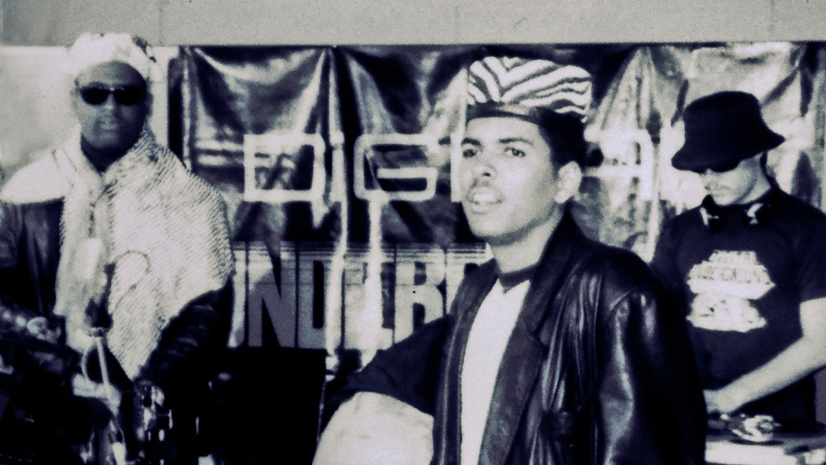 ChopmasterJ's tweet photo. #shocktheworldsaturdays #chopmasterjlegacyseries a little candid photo of us in our element. we couldn't be faded!! #50yearsofhiphop #digitalunderground #hiphophistory #innovation #goldenera https://t.co/YjrFYi7MWP