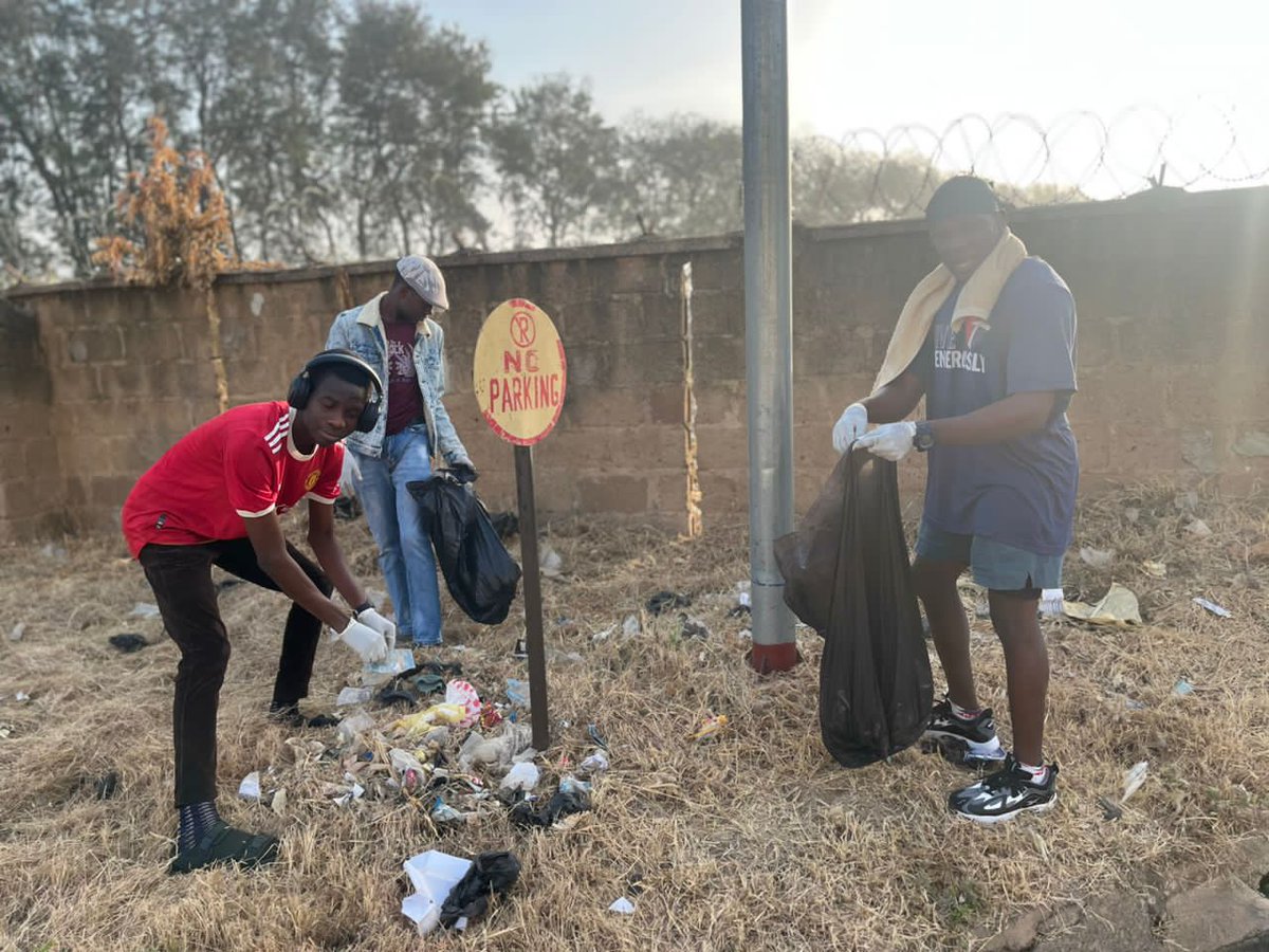 abuploggas's tweet photo. The responsibility of ensuring environmental sustainability is that of everyone. Just as you've seen us taken action, we invite you to Climate Action. 

#PES34
#Plogging
#DenimPlog https://t.co/Hw89gOMAAo