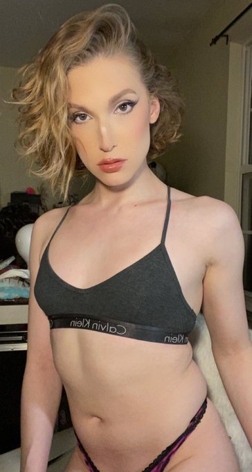 I dont do photos like this often💋 https://t.co/VQrLEO2F4y