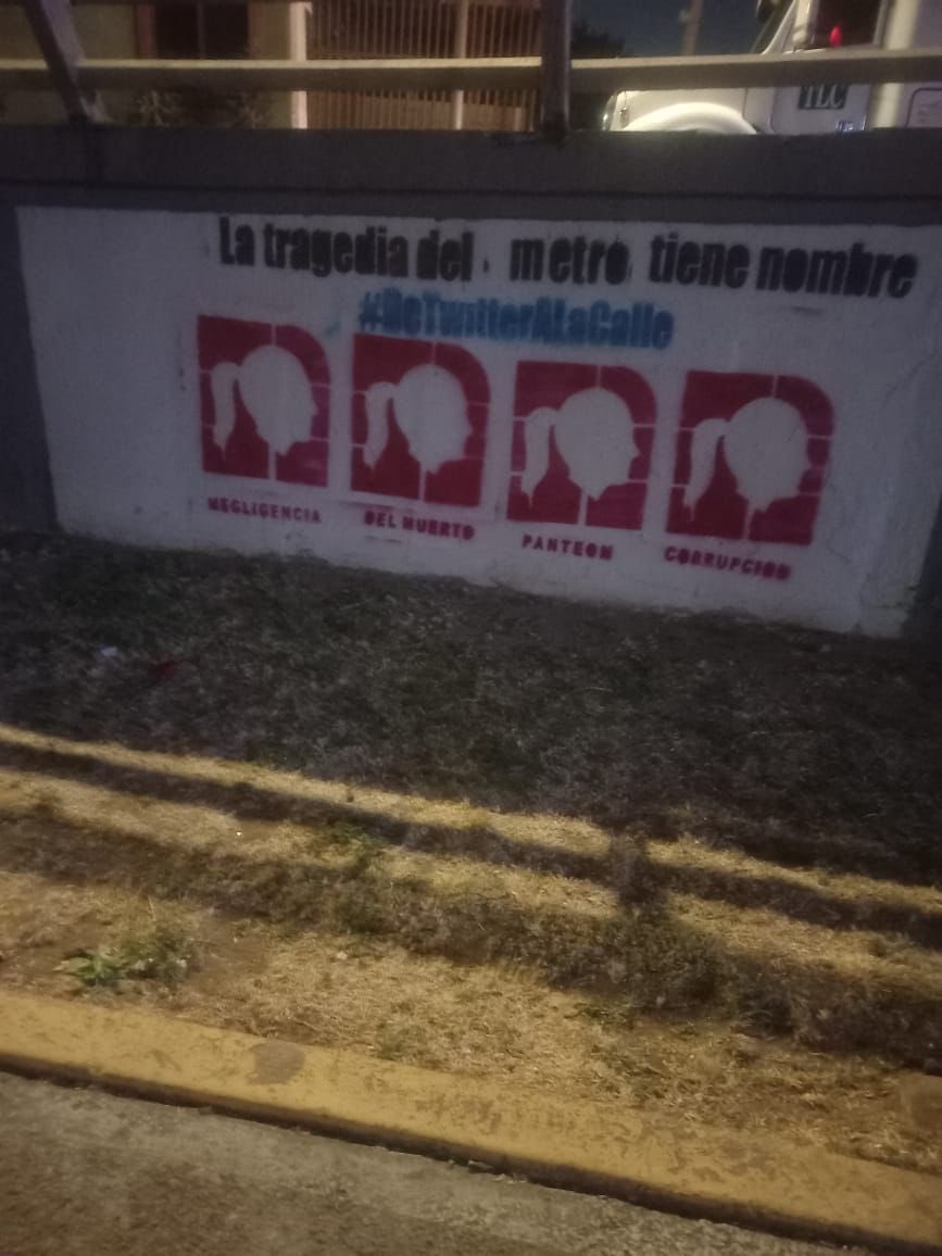macciudadano's tweet photo. Oye, @santillanpe1 

¿Te doy mi dirección?
Para que nos llegue el citatorio.

Tú y @MorenaCiudadMex me dan risa, nada más te recuerdo, nosotros lo hicimos como ciudadanos, ustedes como partido.

Veamos que dice la autoridad, 🤡!

Y síguele buscando qué hay muchas más… y habrá 😏 https://t.co/FFFIezgY1V