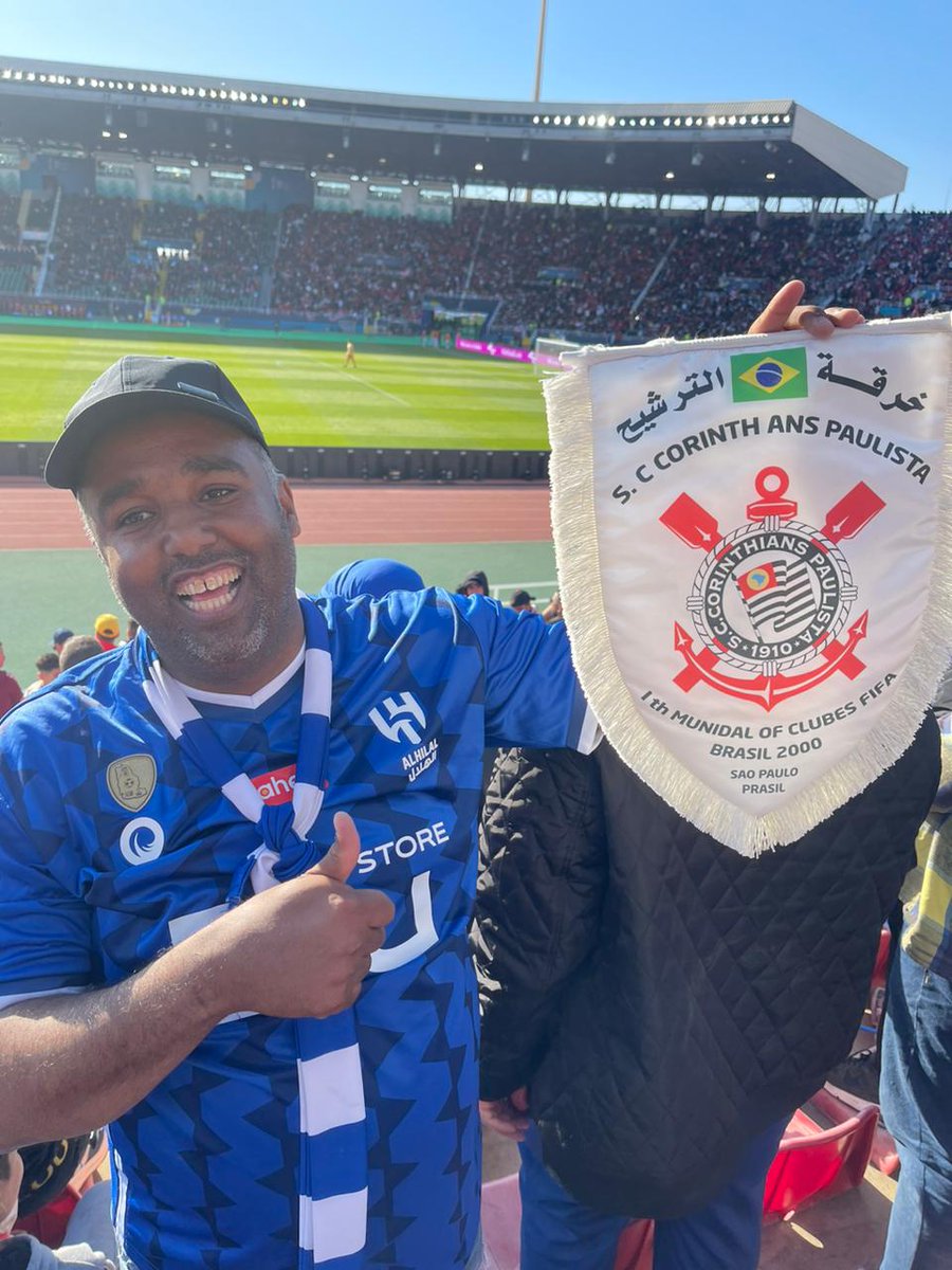 fifaworldcup_pt's tweet photo. Encontramos um fã do @Corinthians na torcida do Al-Hilal 👀

#ClubWC https://t.co/4QOn8a4RPH