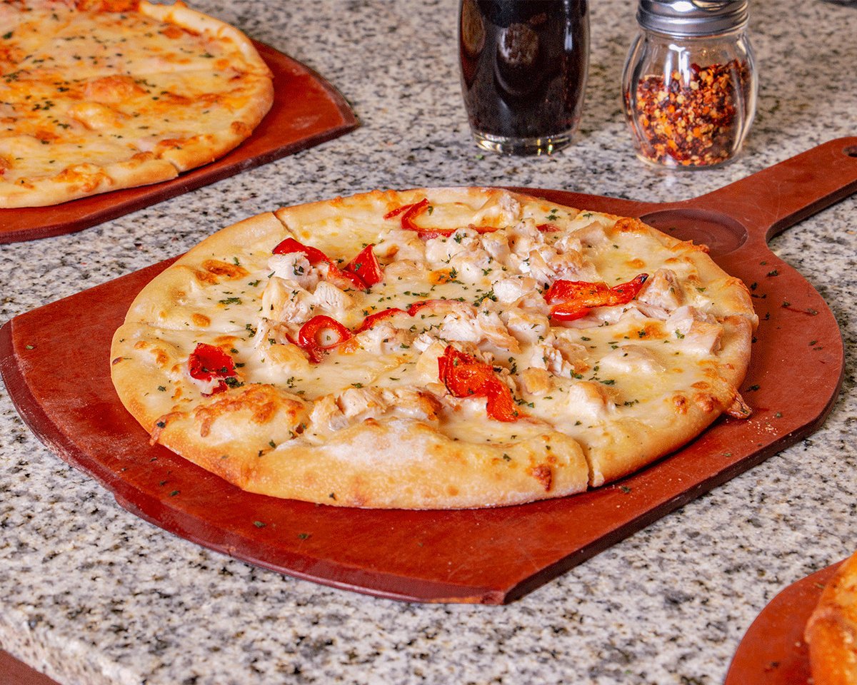 OliveGardenSV's tweet photo. Si se antoja almorzar pizza, tenemos una excelente opción nuestra Chicken Alfredo Pizza. 🌿🍕

Te esperamos en Centro Comercial La Gran Vía. https://t.co/fgxtC9usbC