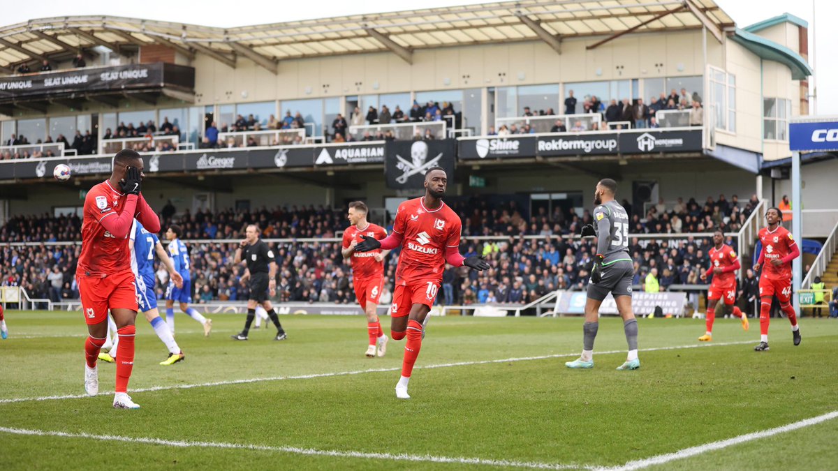 MKDonsFC's tweet photo. We don't need an eight-tweet thread or an EFL rulebook to tell you that is THREE POINTS 😉 https://t.co/hvDRrpMLrK