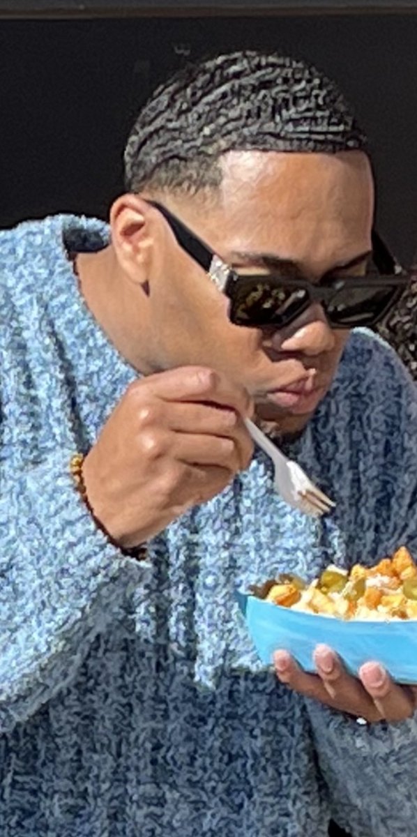 HunterGreene17's tweet photo. Last Saturday was pretty special @HartPonyBB Thanks to John Heninger &amp; all the directors who made the giveaway a smooth success. You all were amazing. Good luck to all the players starting your season today. Make sure to get your Hunter Greene Chili Fries 🔥 https://t.co/MDMpKDDA62
