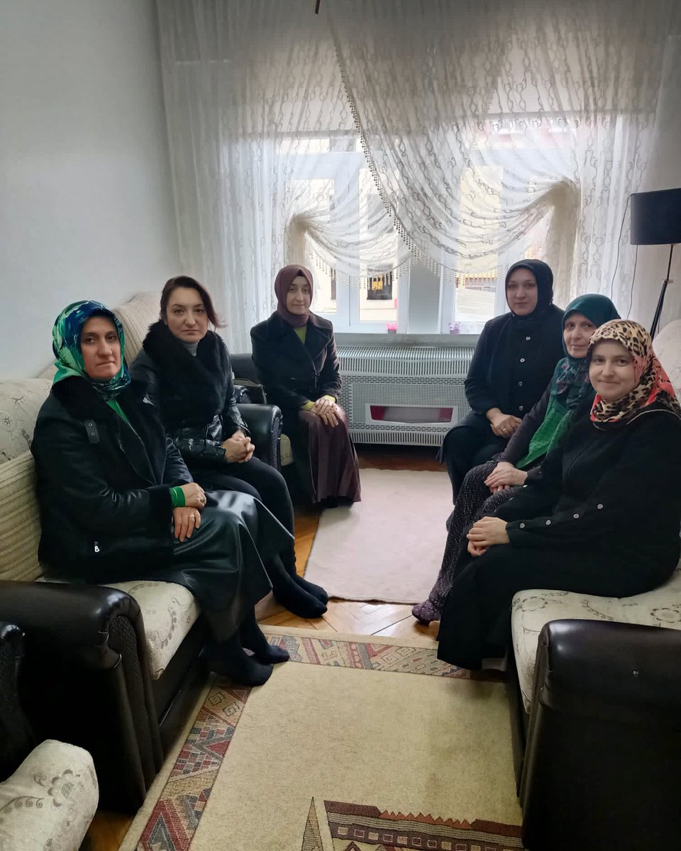 Belediye başkanımızın eşi Sn. Hatice KILIÇ, belediye meclis üyemiz Sn. Aysel KİREÇ HAZIROL ve ilçe k.k başkanımız Sn. İlknur ARMAĞAN ile bilrlikte Hacıoğlu mahalllemizde İkbal Teyzemizi ziyaret edip hayır dualarını aldık. 

#akparti #akpartikadınkolları #DurmakYokYolaDevam