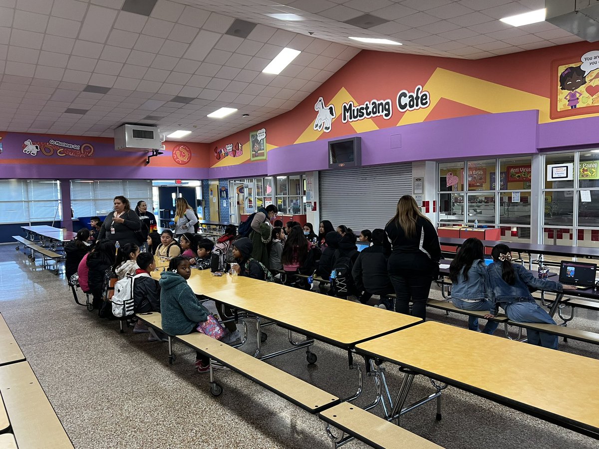 TraylorKappelle's tweet photo. The second session of Saturday School is in progress and it is exciting. #geniusesatwork @GoodmanES_AISD @WardLadon @minegonzo @KristalWashin16 https://t.co/VynkgOLc9p
